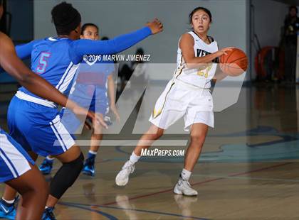 Thumbnail 1 in Ventura vs. Serra photogallery.