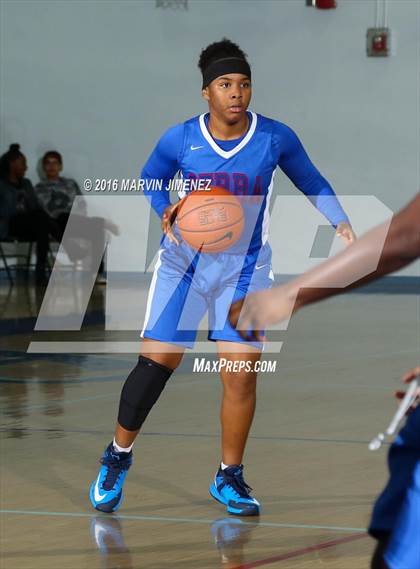 Thumbnail 3 in Ventura vs. Serra photogallery.