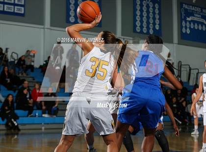 Thumbnail 3 in Ventura vs. Serra photogallery.