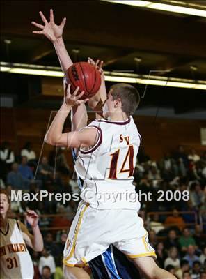Thumbnail 3 in Simi Valley vs. Compton (MaxPreps Holiday Classic) photogallery.