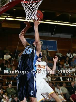 Thumbnail 3 in Simi Valley vs. Compton (MaxPreps Holiday Classic) photogallery.