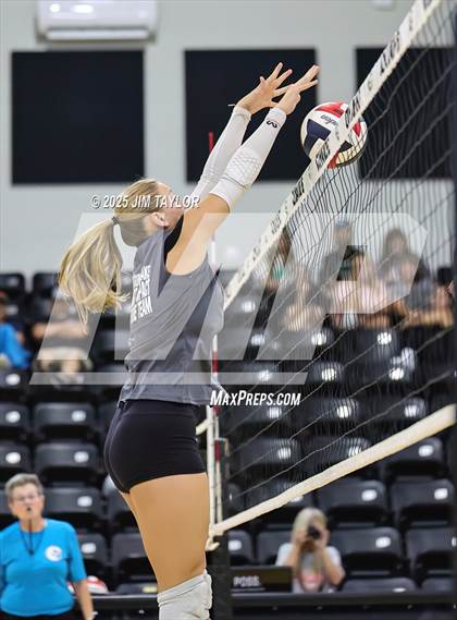 Thumbnail 2 in Santo vs Llano (scrimmage) photogallery.