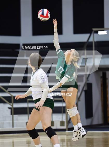 Thumbnail 2 in Santo vs Llano (scrimmage) photogallery.