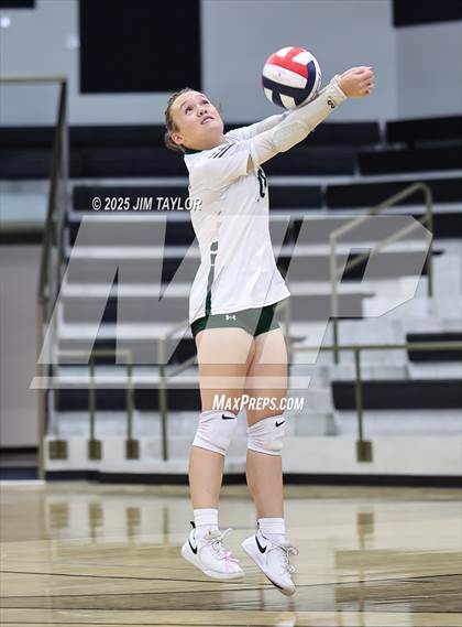 Thumbnail 1 in Santo vs Llano (scrimmage) photogallery.