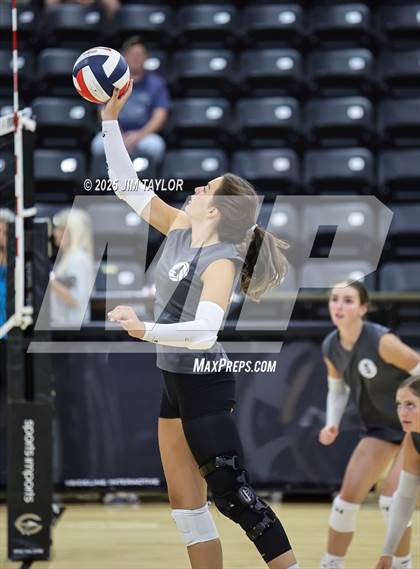 Thumbnail 3 in Santo vs Llano (scrimmage) photogallery.