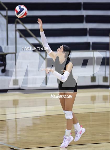Thumbnail 3 in Santo vs Llano (scrimmage) photogallery.