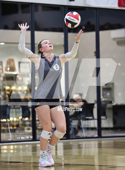 Thumbnail 3 in Santo vs Llano (scrimmage) photogallery.