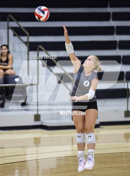 Thumbnail 3 in Santo vs Llano (scrimmage) photogallery.