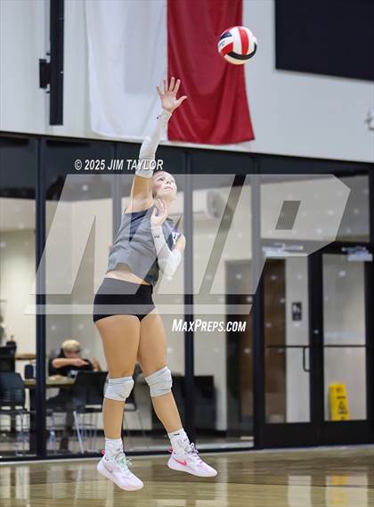 Thumbnail 3 in Santo vs Llano (scrimmage) photogallery.