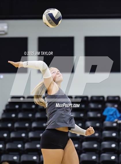 Thumbnail 1 in Santo vs Llano (scrimmage) photogallery.