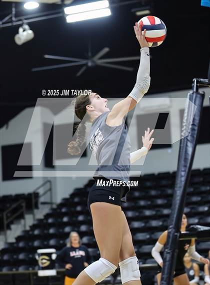 Thumbnail 1 in Santo vs Llano (scrimmage) photogallery.