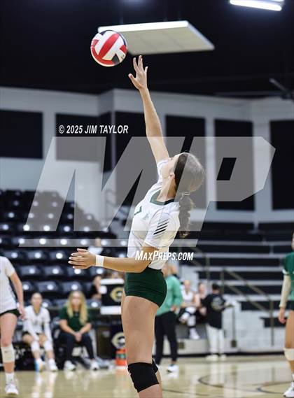 Thumbnail 2 in Santo vs Llano (scrimmage) photogallery.
