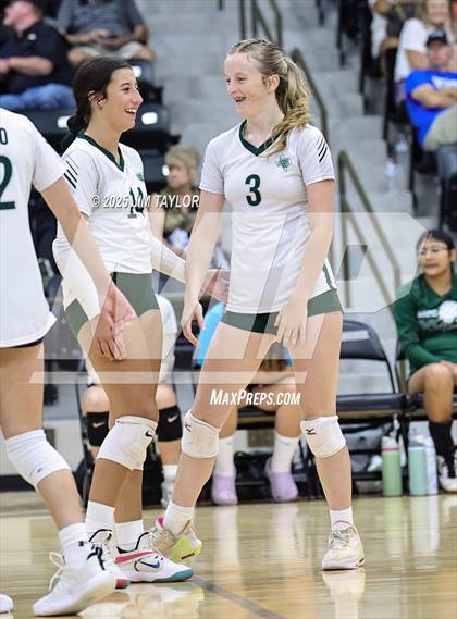 Thumbnail 2 in Santo vs Llano (scrimmage) photogallery.