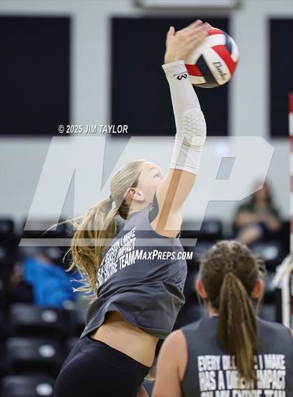 Thumbnail 1 in Santo vs Llano (scrimmage) photogallery.