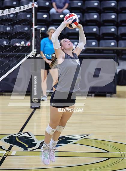 Thumbnail 2 in Santo vs Llano (scrimmage) photogallery.