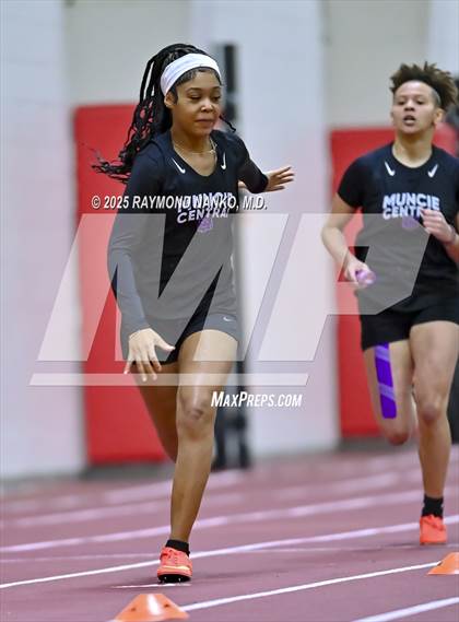 Thumbnail 2 in Owl Invite HSR Qualifier (4 x 200M Relay)  photogallery.