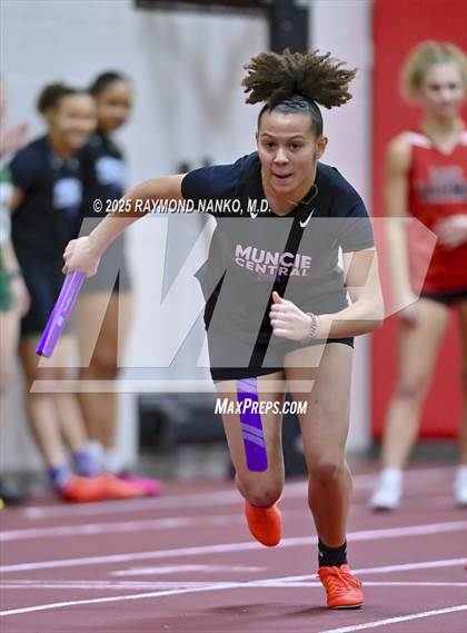 Thumbnail 1 in Owl Invite HSR Qualifier (4 x 200M Relay)  photogallery.