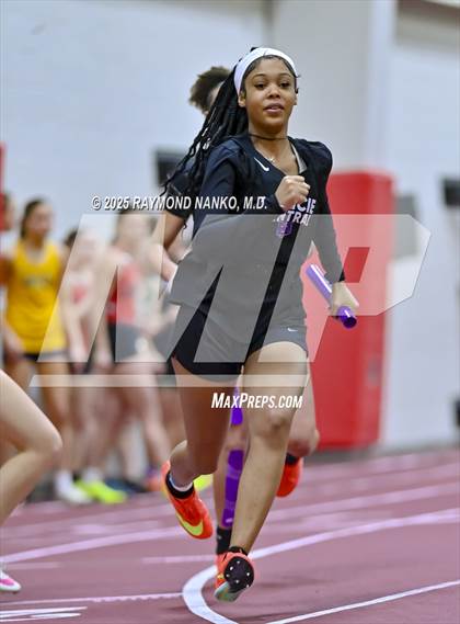 Thumbnail 1 in Owl Invite HSR Qualifier (4 x 200M Relay)  photogallery.