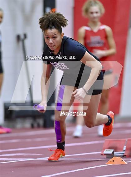 Thumbnail 1 in Owl Invite HSR Qualifier (4 x 200M Relay)  photogallery.
