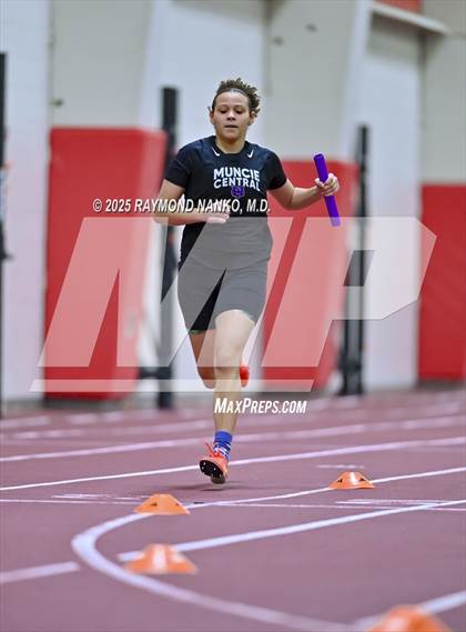 Thumbnail 2 in Owl Invite HSR Qualifier (4 x 200M Relay)  photogallery.