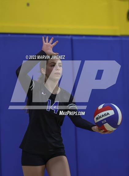 Thumbnail 2 in Agoura vs Camarillo photogallery.