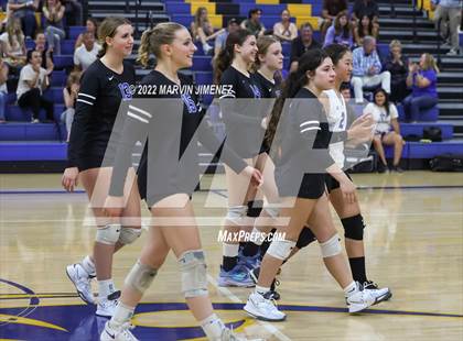 Thumbnail 2 in Agoura vs Camarillo photogallery.
