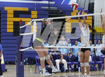 Thumbnail 2 in Agoura vs Camarillo photogallery.