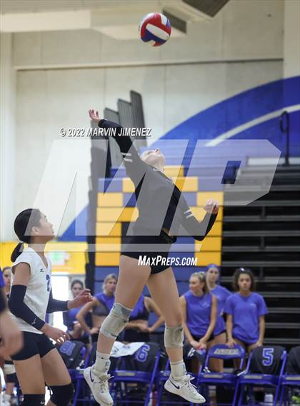Thumbnail 1 in Agoura vs Camarillo photogallery.