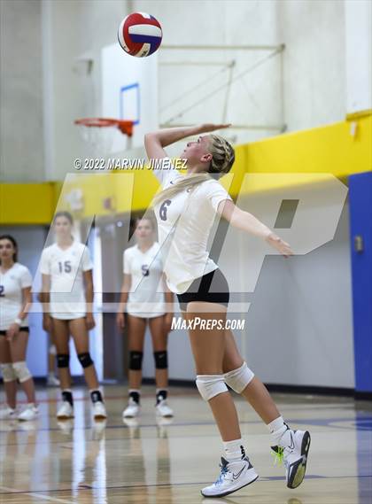 Thumbnail 1 in Agoura vs Camarillo photogallery.