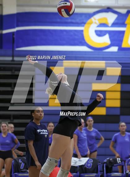 Thumbnail 2 in Agoura vs Camarillo photogallery.
