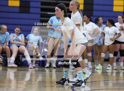Thumbnail 1 in Agoura vs Camarillo photogallery.