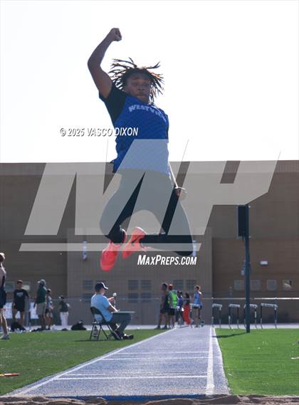 Thumbnail 1 in Estrella Foothills Invitational photogallery.