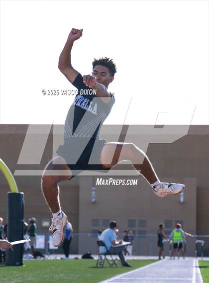 Thumbnail 2 in Estrella Foothills Invitational photogallery.