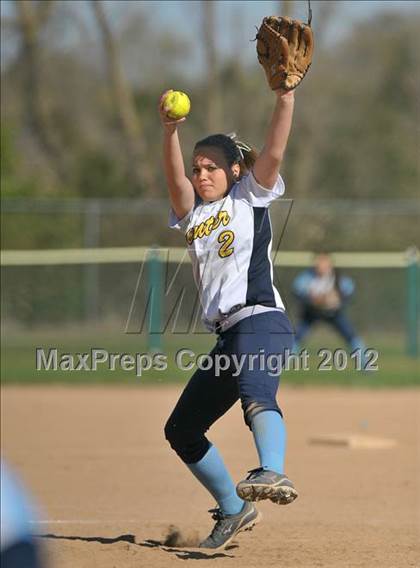 Thumbnail 3 in Center vs. Vanden (Victory Pre-Season T.O.C.) photogallery.