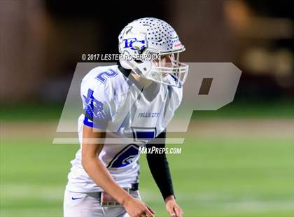 Thumbnail 3 in Falls City vs. Burton (UIL 2A Quarterfinals) photogallery.