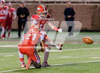Thumbnail 3 in Falls City vs. Burton (UIL 2A Quarterfinals) photogallery.