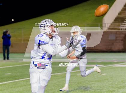 Thumbnail 3 in Falls City vs. Burton (UIL 2A Quarterfinals) photogallery.