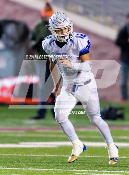 Thumbnail 3 in Falls City vs. Burton (UIL 2A Quarterfinals) photogallery.