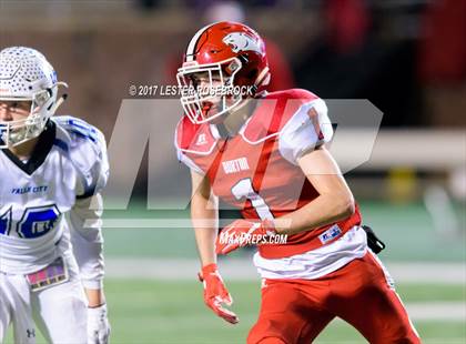 Thumbnail 3 in Falls City vs. Burton (UIL 2A Quarterfinals) photogallery.