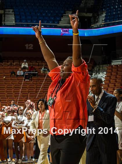 Thumbnail 1 in Weaver vs. Capital Prep (CIAC Class L Final) photogallery.