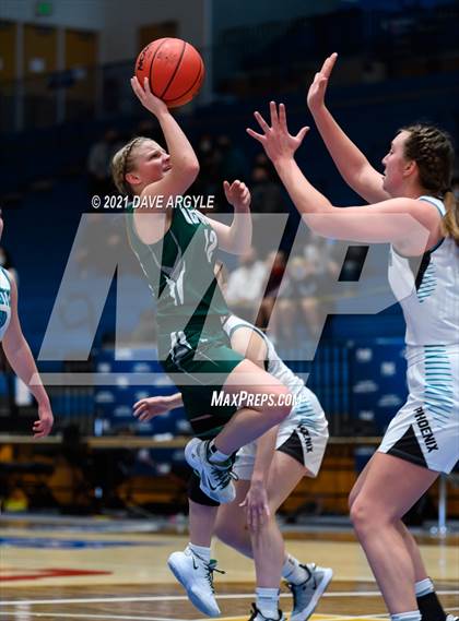 Thumbnail 2 in Farmington vs. Olympus (UHSAA 5A Semifinal) photogallery.