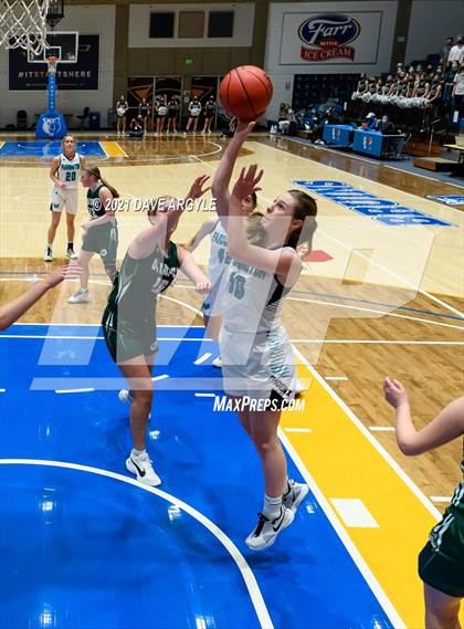 Thumbnail 3 in Farmington vs. Olympus (UHSAA 5A Semifinal) photogallery.