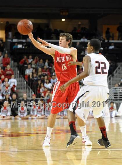 Thumbnail 2 in Mater Dei vs. Centennial (CIF SoCal D1 Regional Final) photogallery.