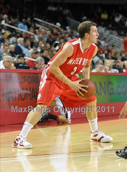 Thumbnail 1 in Mater Dei vs. Centennial (CIF SoCal D1 Regional Final) photogallery.