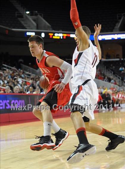 Thumbnail 3 in Mater Dei vs. Centennial (CIF SoCal D1 Regional Final) photogallery.