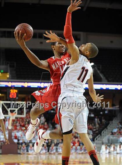 Thumbnail 1 in Mater Dei vs. Centennial (CIF SoCal D1 Regional Final) photogallery.