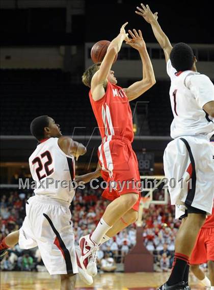 Thumbnail 2 in Mater Dei vs. Centennial (CIF SoCal D1 Regional Final) photogallery.