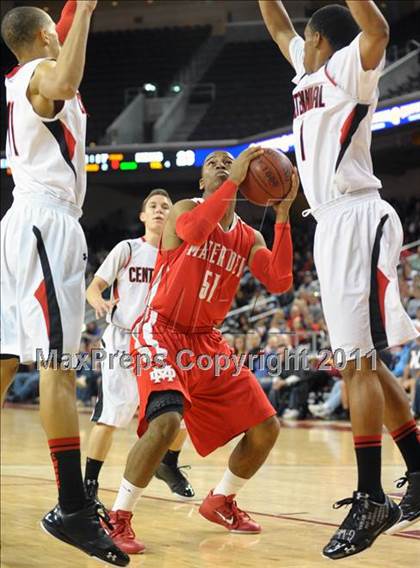 Thumbnail 2 in Mater Dei vs. Centennial (CIF SoCal D1 Regional Final) photogallery.