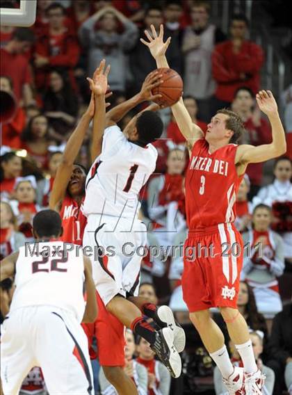 Thumbnail 3 in Mater Dei vs. Centennial (CIF SoCal D1 Regional Final) photogallery.