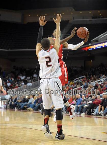 Thumbnail 2 in Mater Dei vs. Centennial (CIF SoCal D1 Regional Final) photogallery.